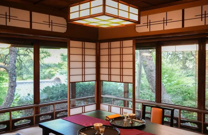 "A luxurious Japanese-style room at Hyakurakuso, featuring traditional tatami mats and elegant décor."