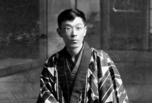 A photograph of the Japanese author Izumi Kyoka, showcasing the iconic image of this literary figure. The museum offers a glimpse into his life and contributions to Japanese literature.