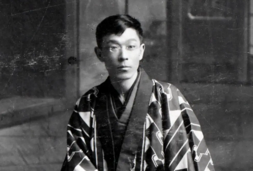 A photograph of the Japanese author Izumi Kyoka, showcasing the iconic image of this literary figure. The museum offers a glimpse into his life and contributions to Japanese literature.