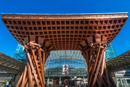 Tsuzumi Gate and the Steel Dome of Omotenashi Dome