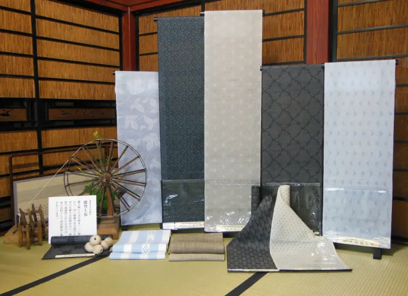 Weave traditional Noto Jofu textiles.