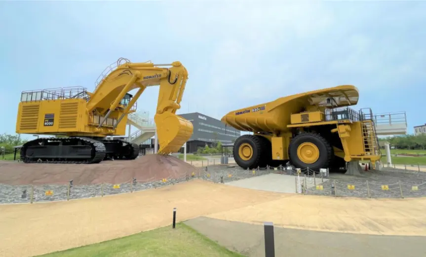A massive 8-meter-high Komatsu HD785-7 dump truck at Komatsu no Mori, showcasing the power of Japanese engineering.
